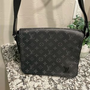 Louis Vuitton District Messenger pm Eclipse